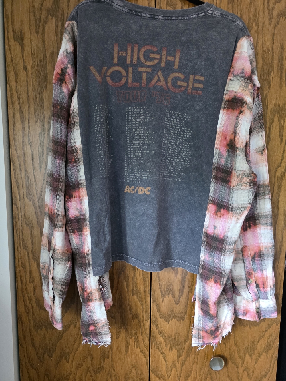 AC/DC Long-Sleeve Graphic Flannel Sleeve Shirt - Dusty Black & Pink - Picture 2 of 4